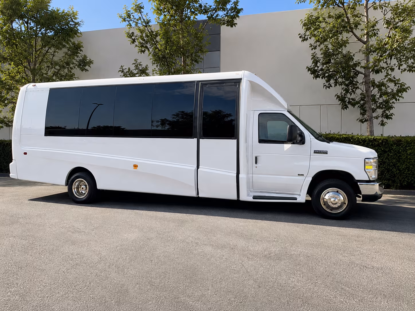 corporate airport transfer buses between marysville and sea tac